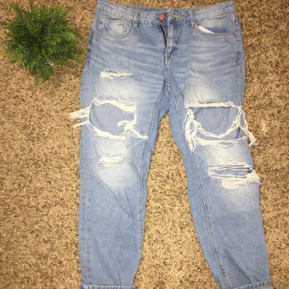 Destroyed boyfriend jeans